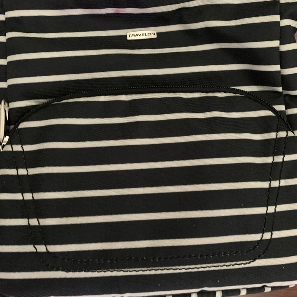 Black and white Travelon crossbody - Picture 2 of 6
